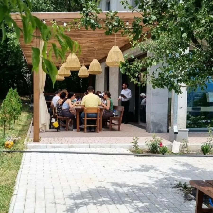 Tsaghkunk Chef House Hotel & Restaurant Севан Экстерьер фото